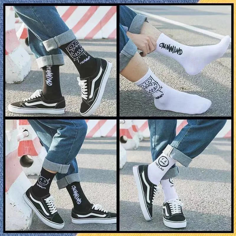 Anime Teufel Grimasse Harajuku Schwarz Weiß Graffiti Männer Frauen Socken