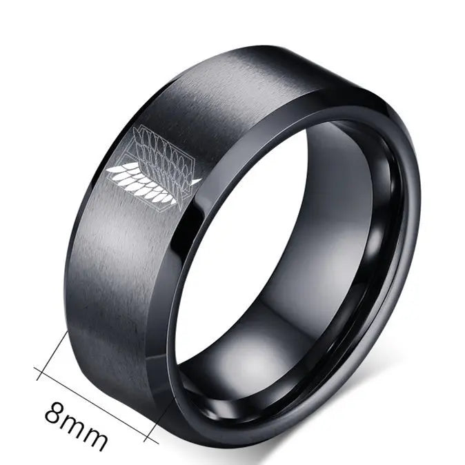 Attack on Titan Ring aus Edelstahl mit schwarzer Splitterfarbe und Freiheitsflagge