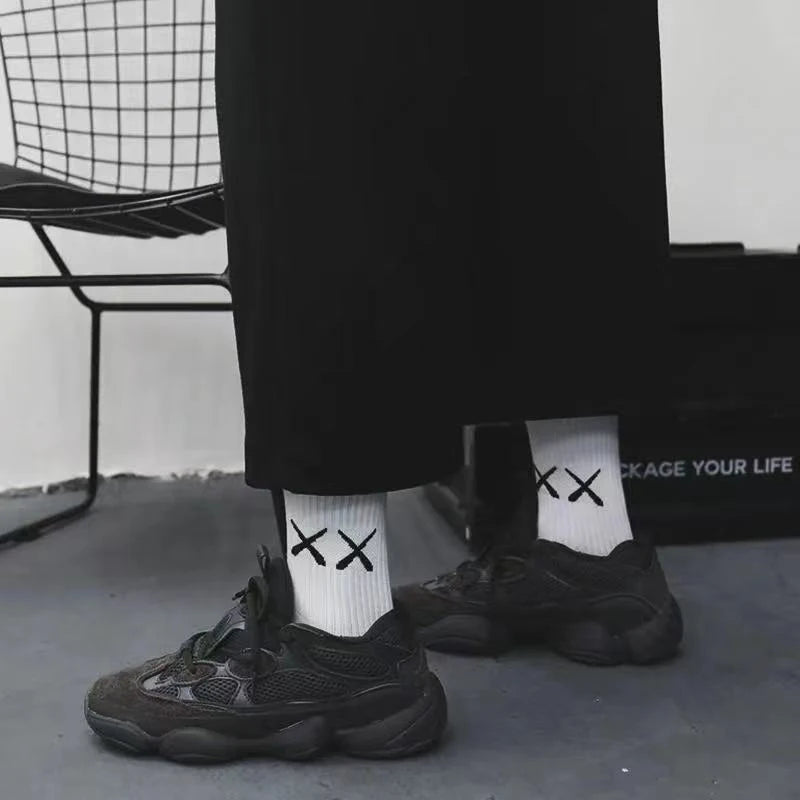 Anime Teufel Grimasse Harajuku Schwarz Weiß Graffiti Männer Frauen Socken