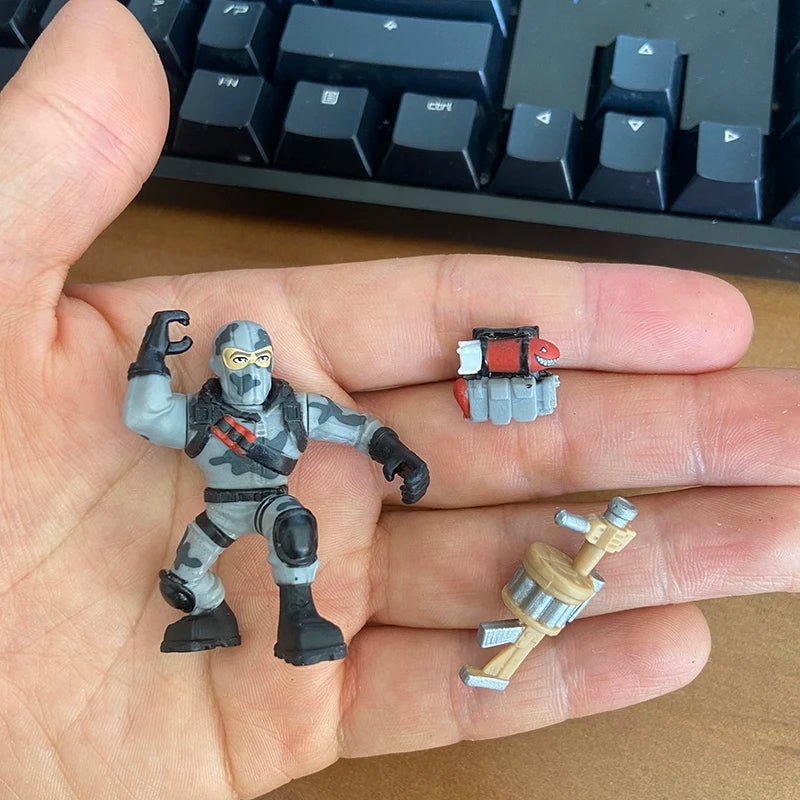 Kaufe 3 und erhalte 1 gratis – Fortnite-Actionfiguren mit Waffen und Werkzeugen (Peely, Skull Trooper, Fishstick, Blackheart)