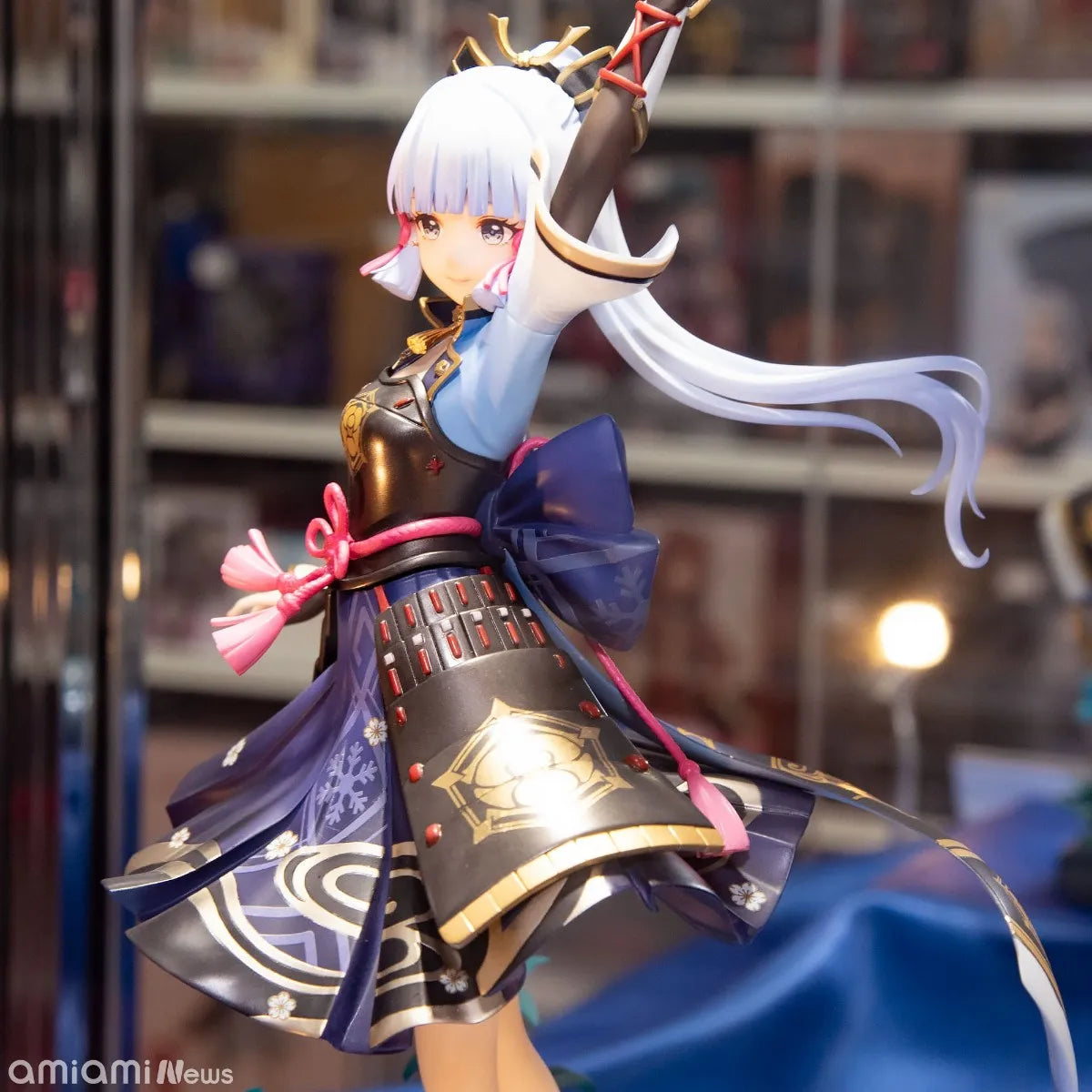 Figurine Genshin Impact Kamisato Ayaka 25 cm – Egret Shuanghua Standing Scene Model Toy & Collectible Gift