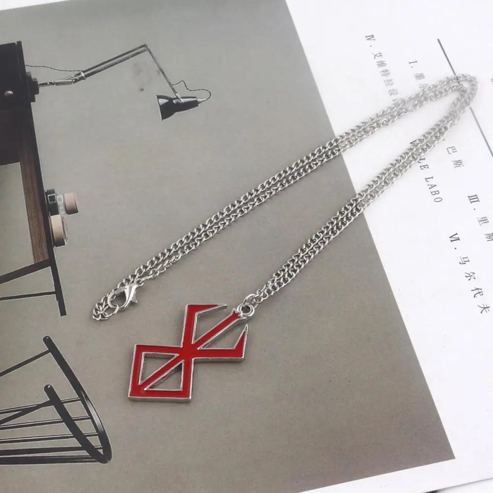 Japanischer Anime-Spiel-Schlüsselanhänger aus roter Emaille – Anhänger mit Berserker-Symbol aus Legierung, Cosplay-Schmuck und Wikinger-Geschenk
