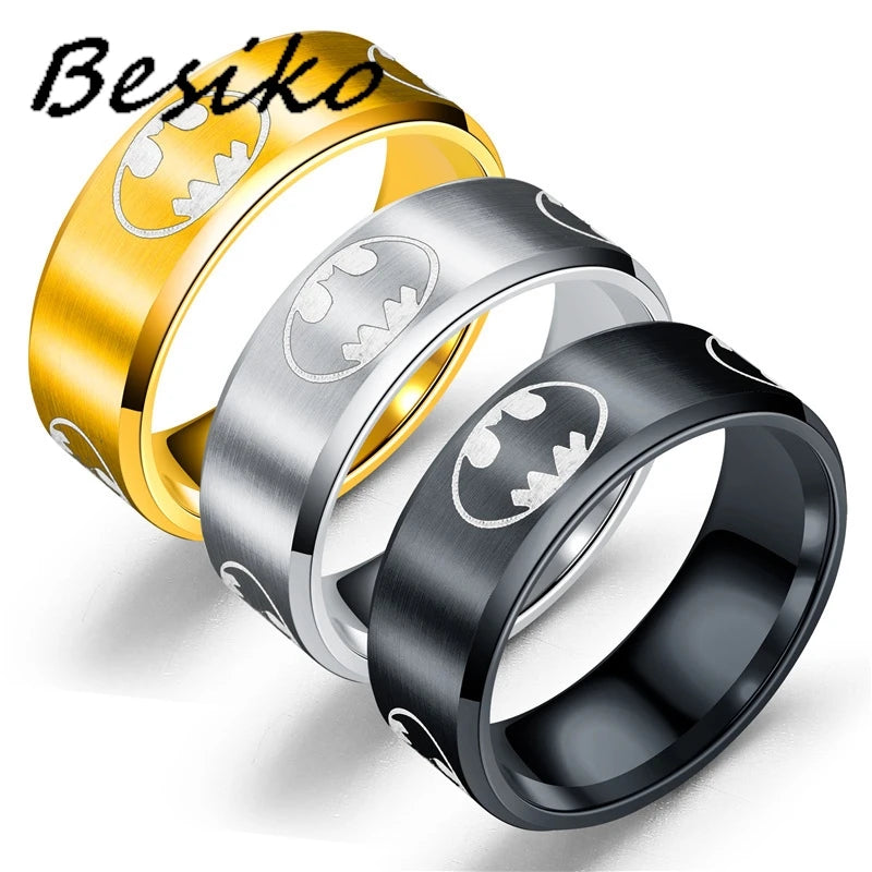 Besiko 8 mm Fledermaus-Logo-Anime-Ringe – Schwarzer Edelstahlschmuck für Männer und Frauen