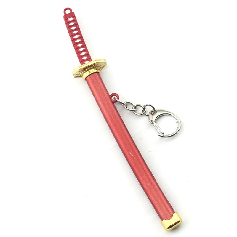 Anime Bleach Ulquiorra Cifer Maske Anhänger Halskette Kurosaki Ichigo Gebrochene Masken Metall Halsband für Fans Cosplay Geschenk