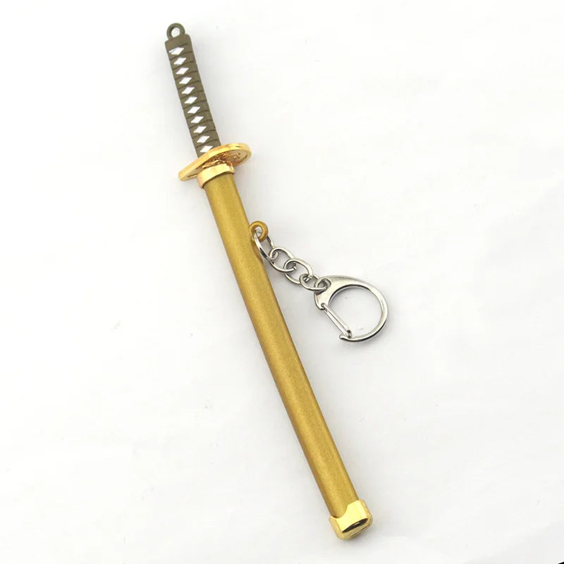 Anime Bleach Ulquiorra Cifer Maske Anhänger Halskette Kurosaki Ichigo Gebrochene Masken Metall Halsband für Fans Cosplay Geschenk