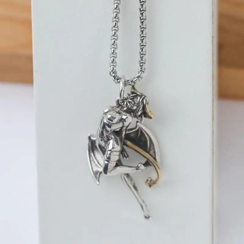 Versilberte Halskette mit Anime-Mecha-Girl-Anhänger – trendiger Hip-Hop-Rock-Punk-Schmuck für Männer und Frauen | Geschenkidee