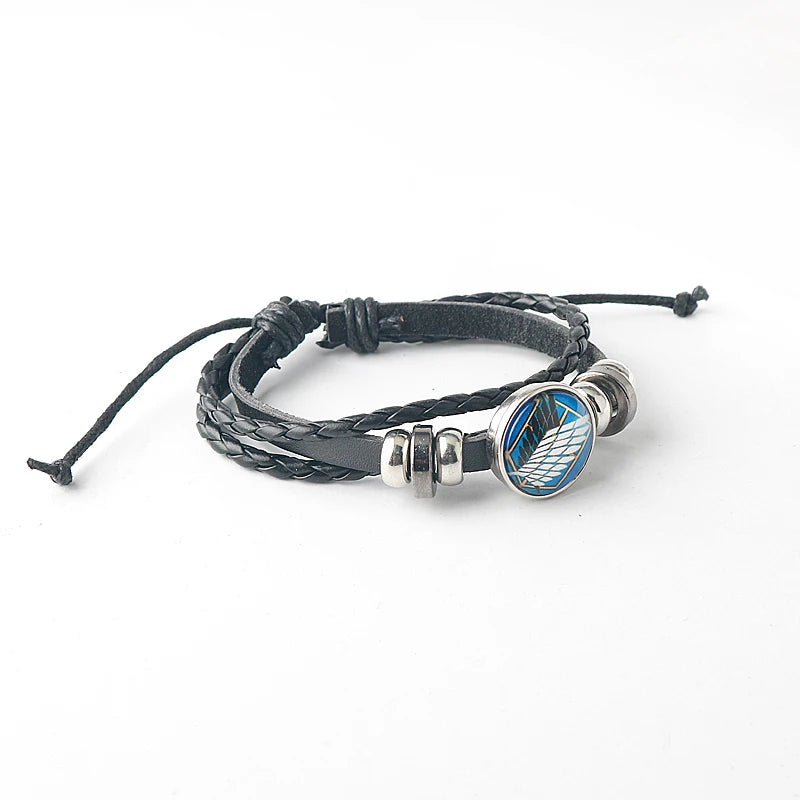 Attack on Titan Lederarmband – Wings of Liberty Armband mit Gürtelschnalle, Anime Schmuck