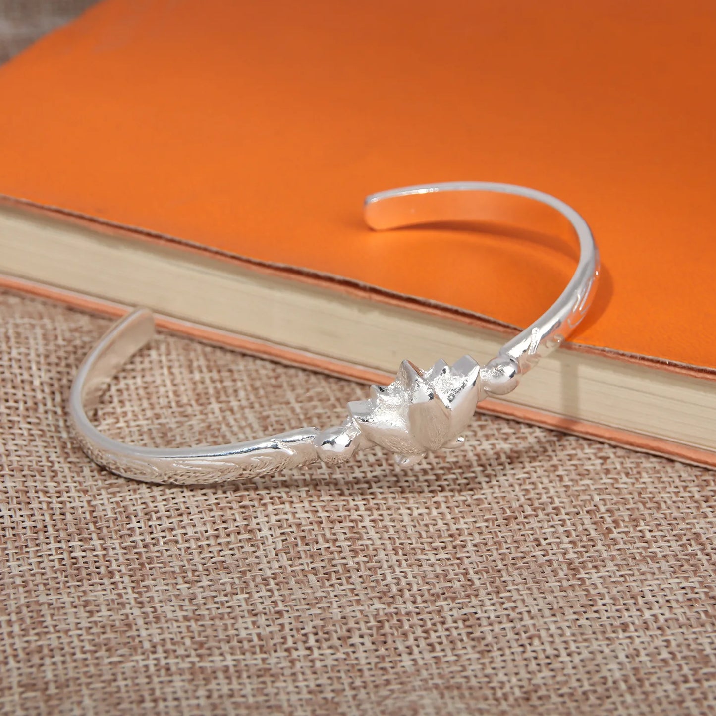 Bracelet de cosplay Anime Frieren – Bracelet à main réglable avec fougère et Stark, cadeau de bijoux