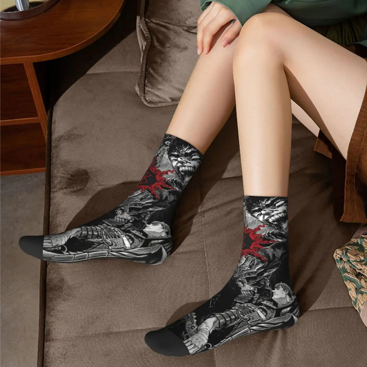 Gemütliche Crew-Socken mit Grafik, weiches Berserk-Anime-Thema für Damen, wunderbares Geschenk – kurz und auffällig