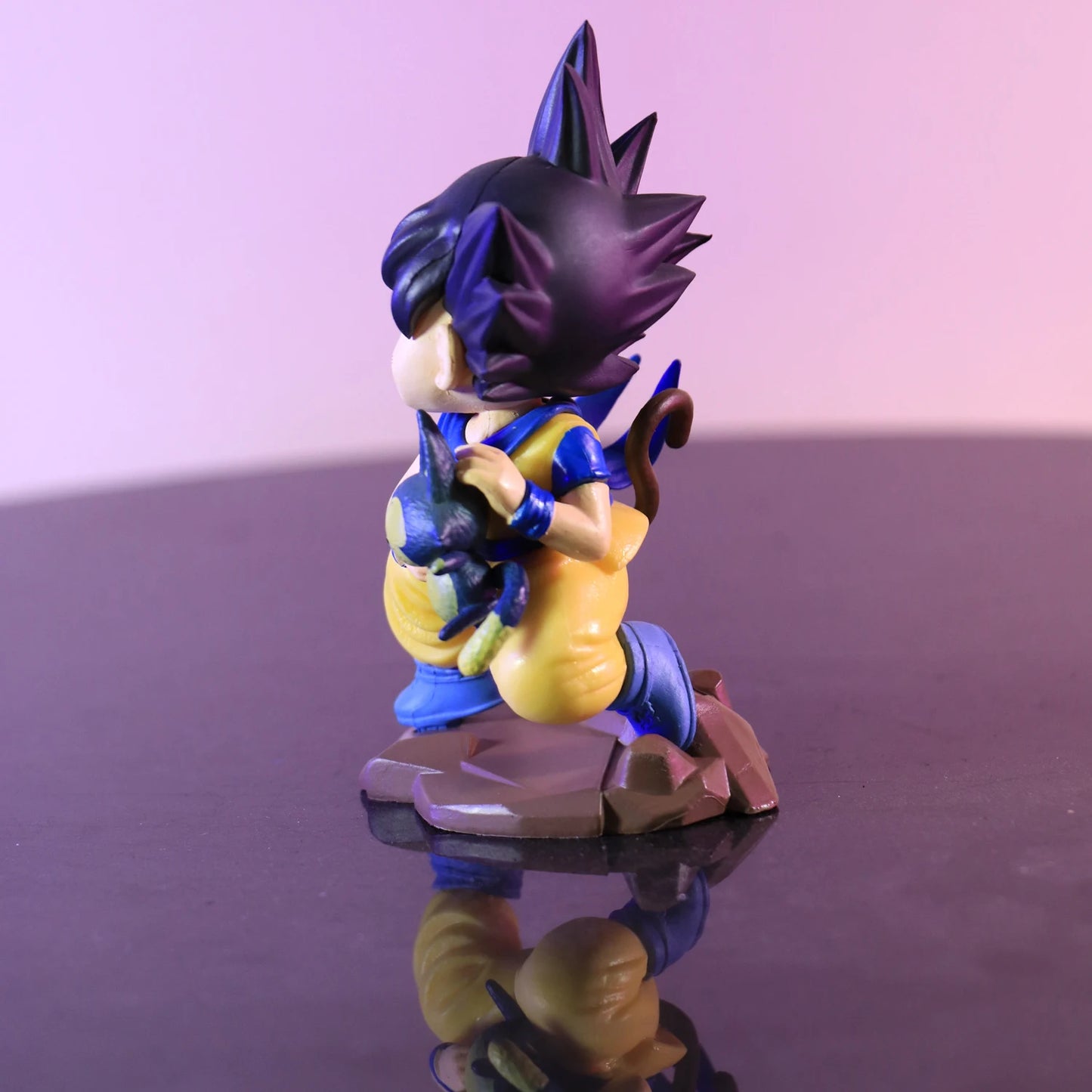 10 cm große Figur aus der Dragon Ball Q-Version – Goku aus der Kindheit hält Poole, PVC-Sammelmodell und dekoratives Geschenkspielzeug