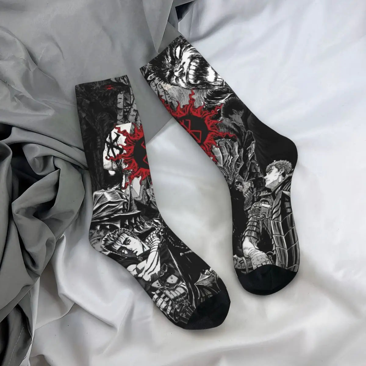 Gemütliche Crew-Socken mit Grafik, weiches Berserk-Anime-Thema für Damen, wunderbares Geschenk – kurz und auffällig